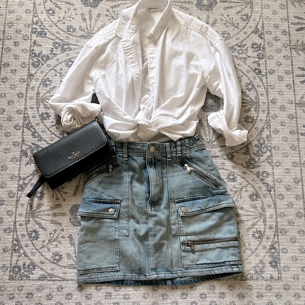 Denim skirt with pockets